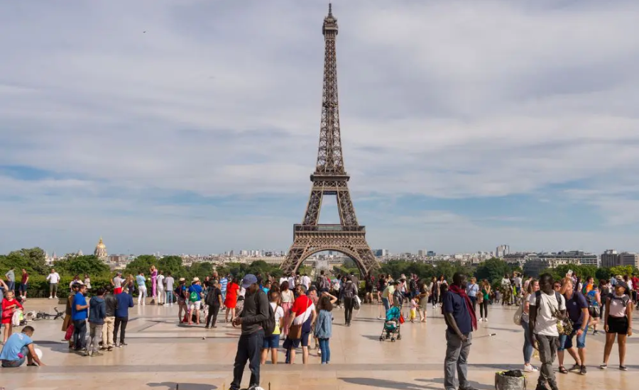 Why Eiffel Morning Tours Are Perfect For Solo Travelers